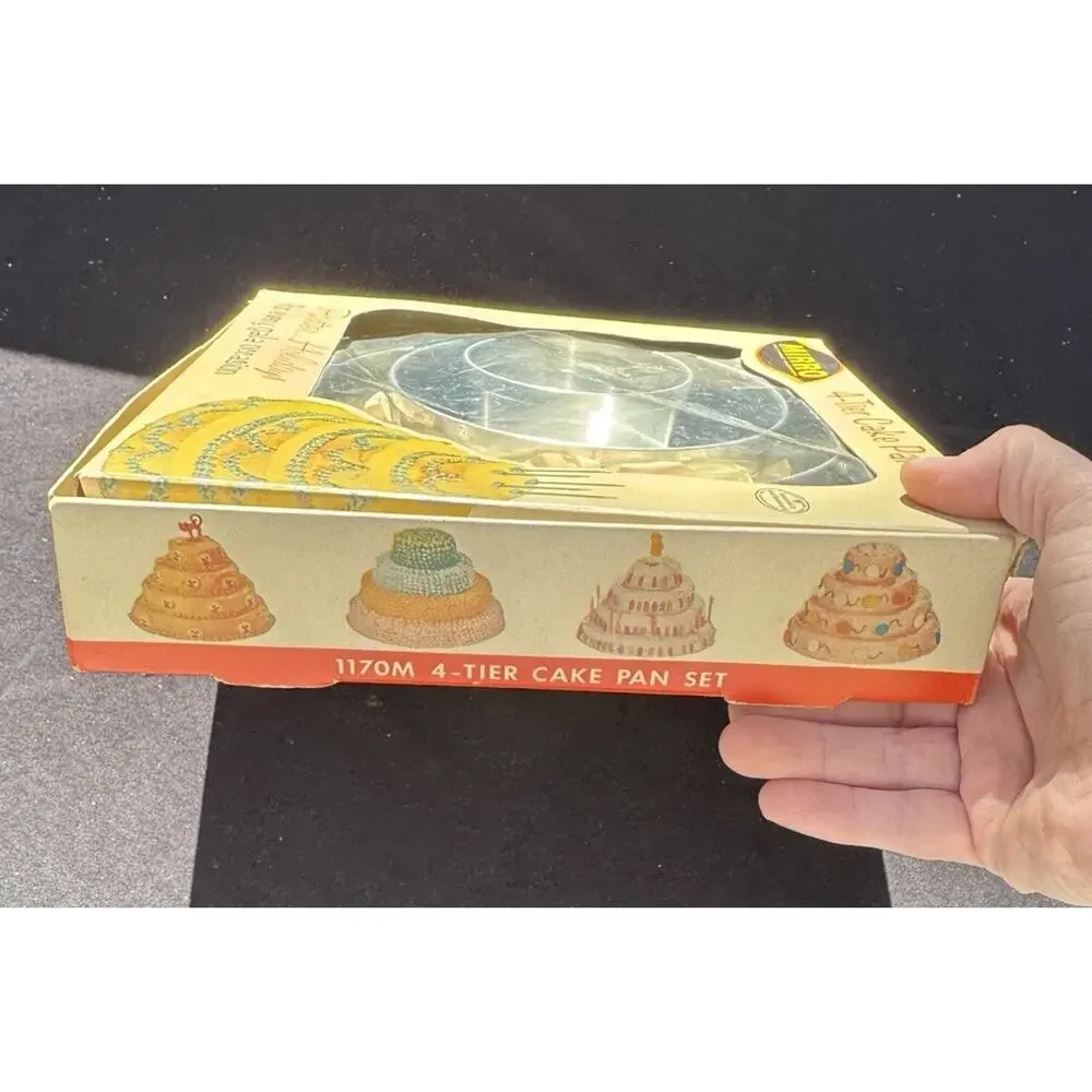 Vintage Mirro 4-Tier Cake Pan Set FT-902 Original Box Mid Century Wedding Cake